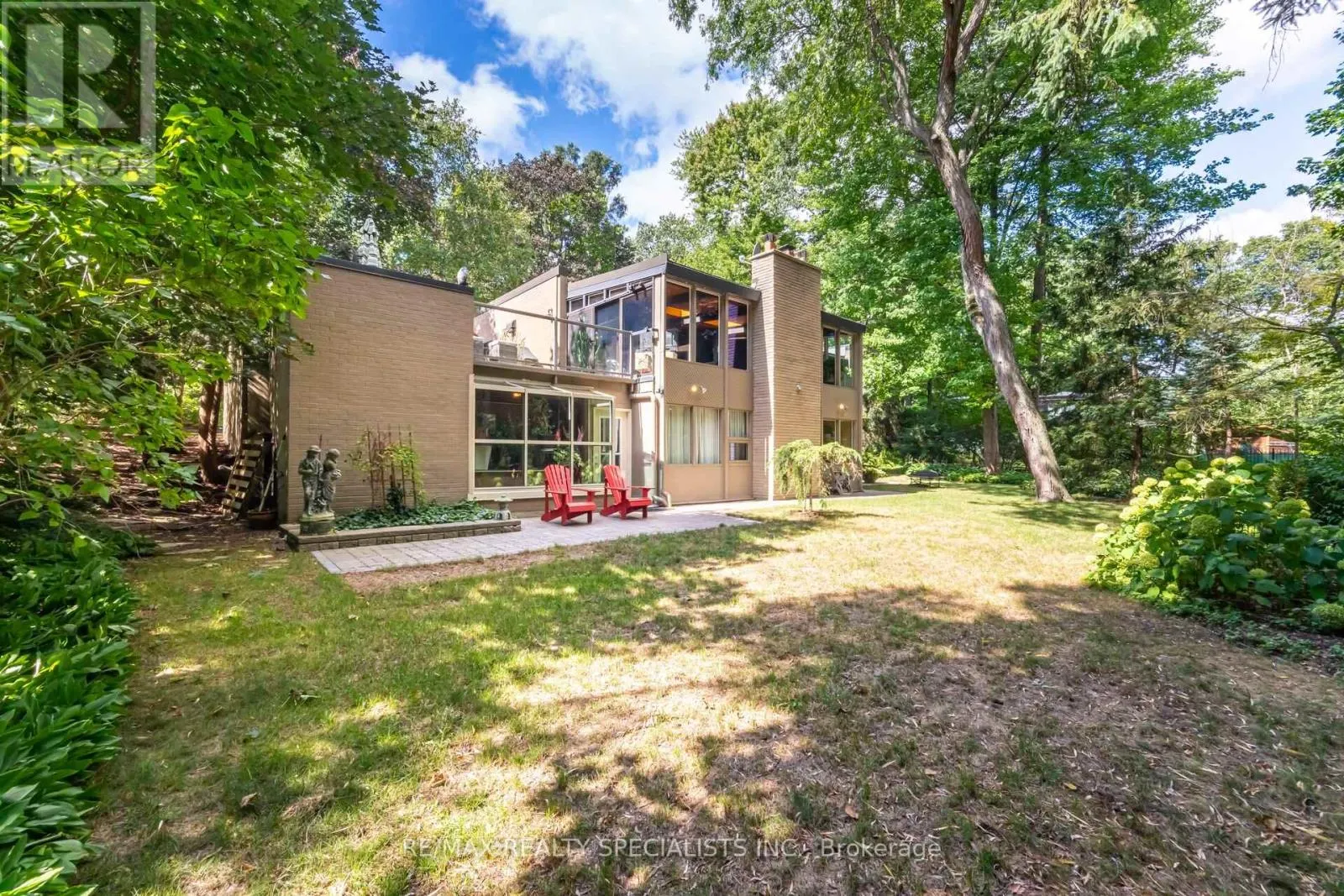 251 DICKSON PARK CRESCENT