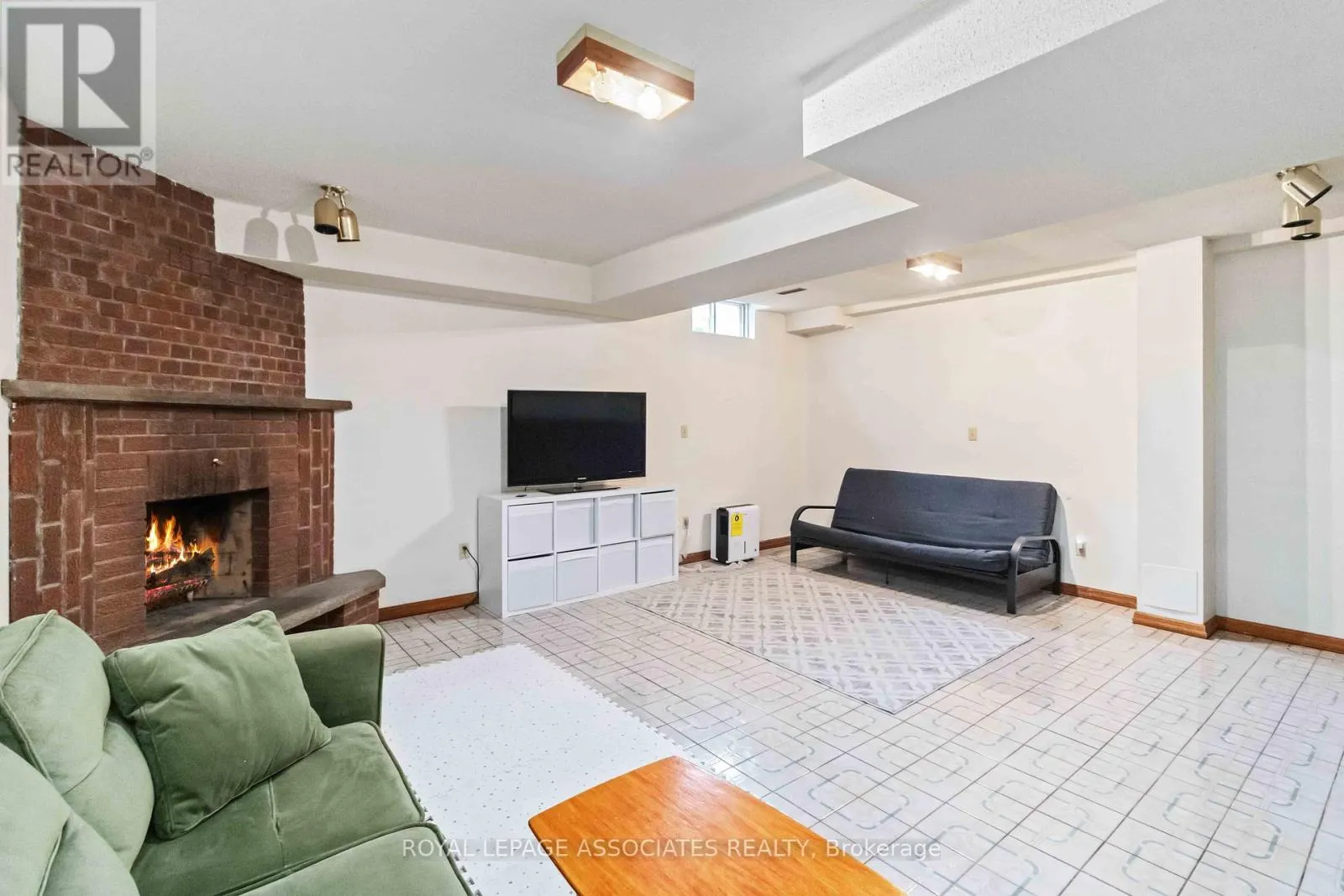 4343 LEE DRIVE