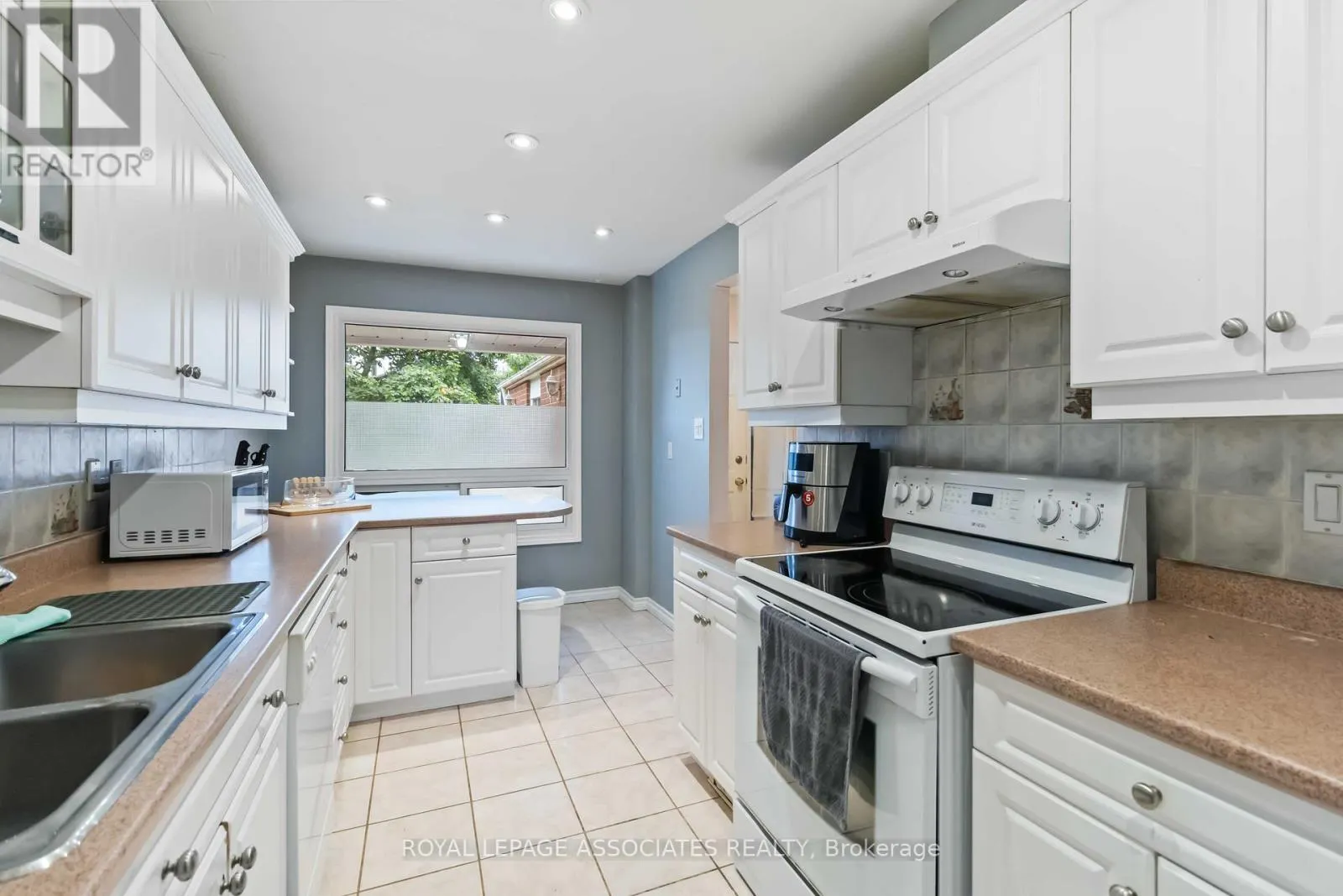 4343 LEE DRIVE