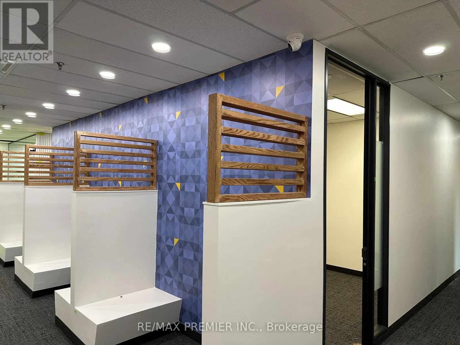200-33 - 350 BURNHAMTHORPE ROAD W