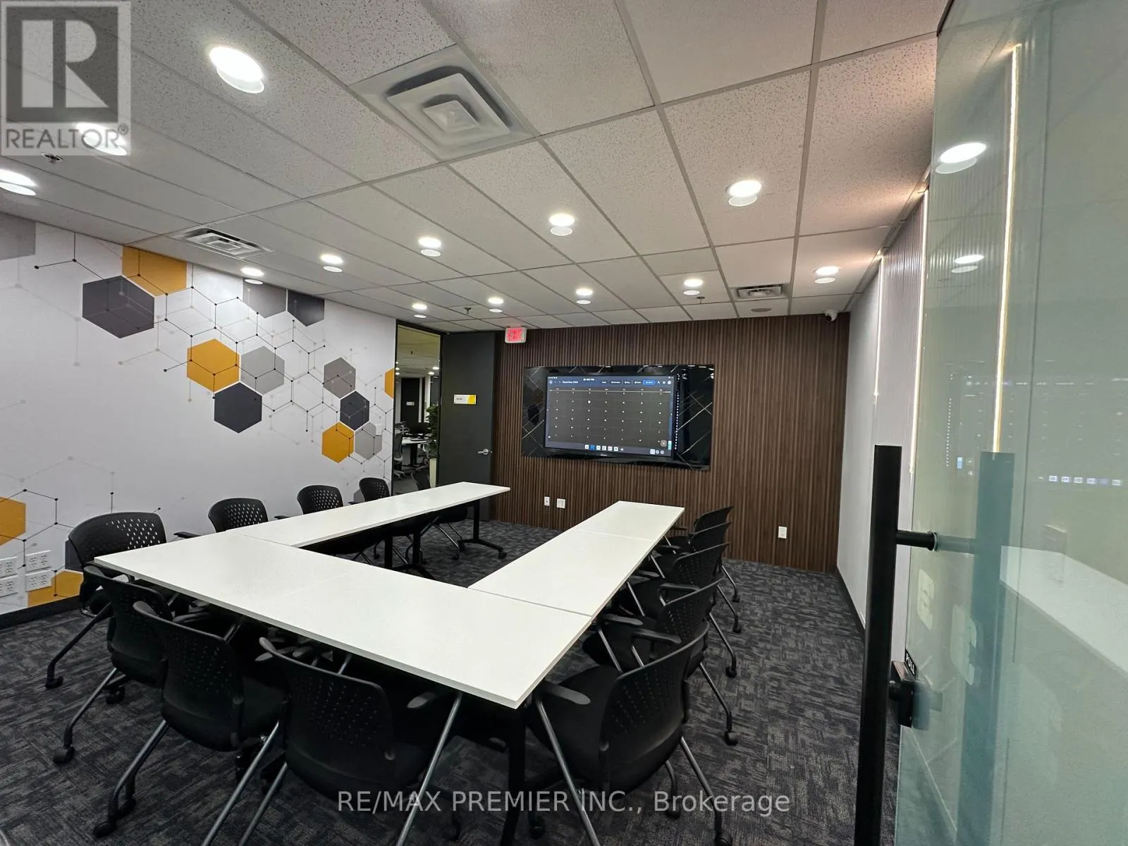200-33 - 350 BURNHAMTHORPE ROAD W