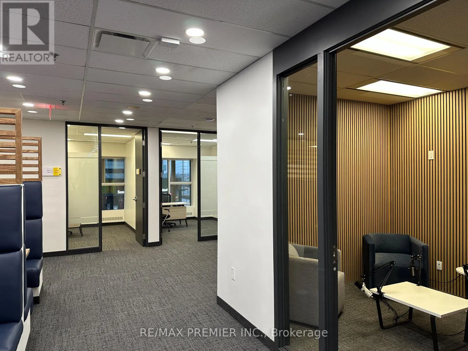 200-33 - 350 BURNHAMTHORPE ROAD W