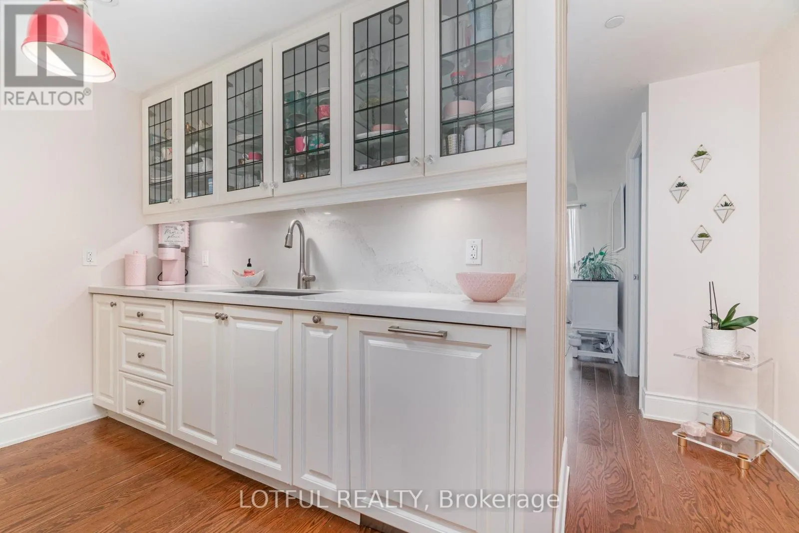 711 - 3500 LAKESHORE ROAD W