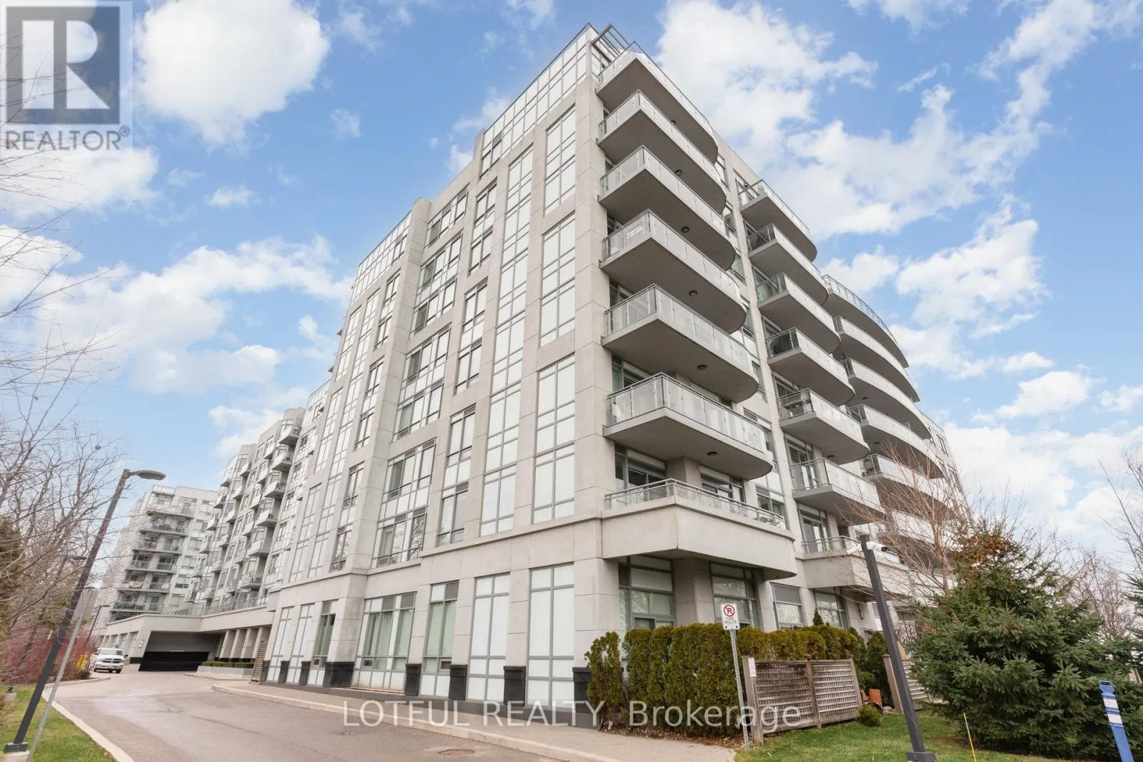 711 - 3500 LAKESHORE ROAD W