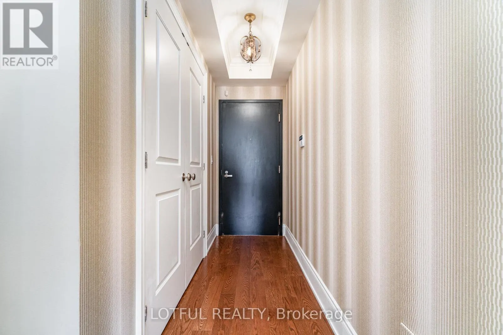 711 - 3500 LAKESHORE ROAD W
