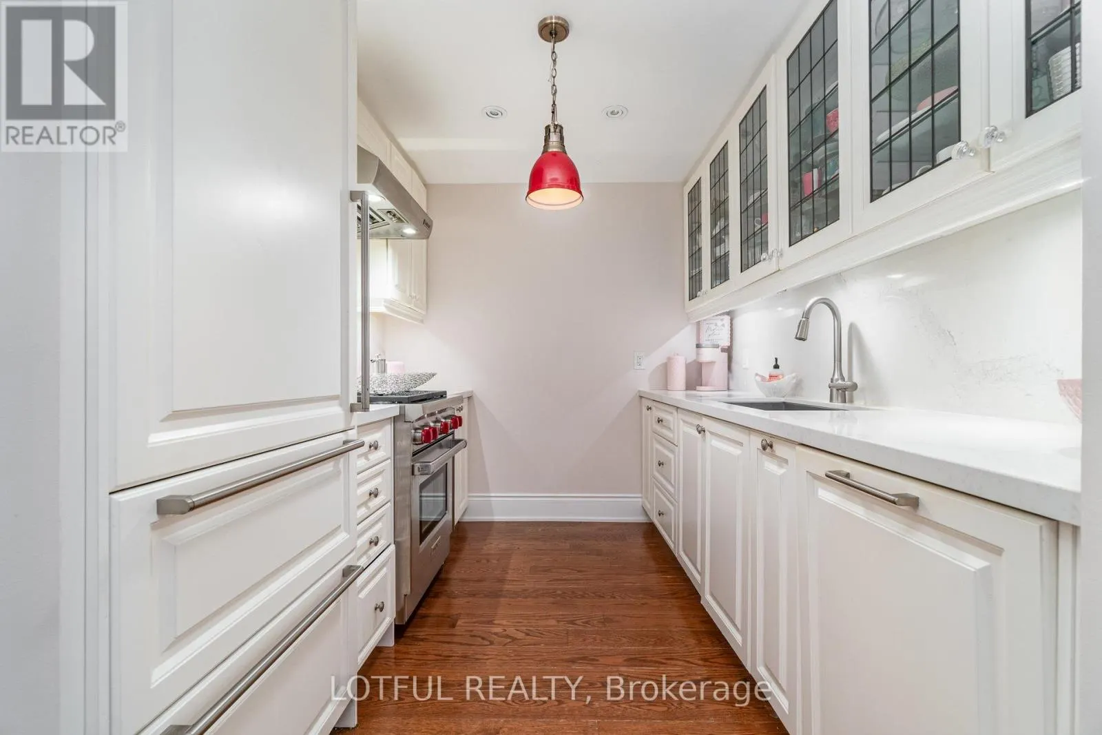 711 - 3500 LAKESHORE ROAD W