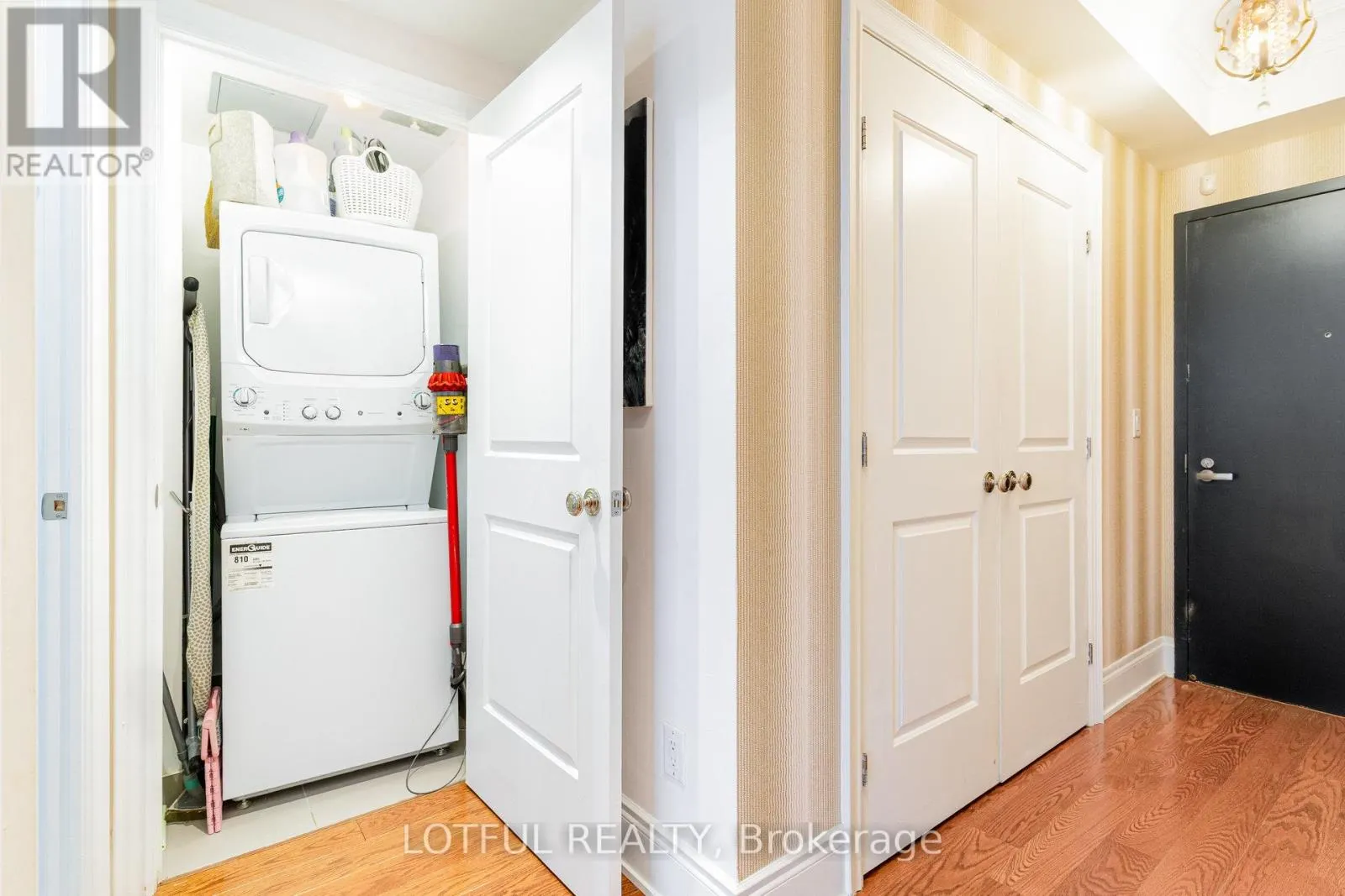 711 - 3500 LAKESHORE ROAD W