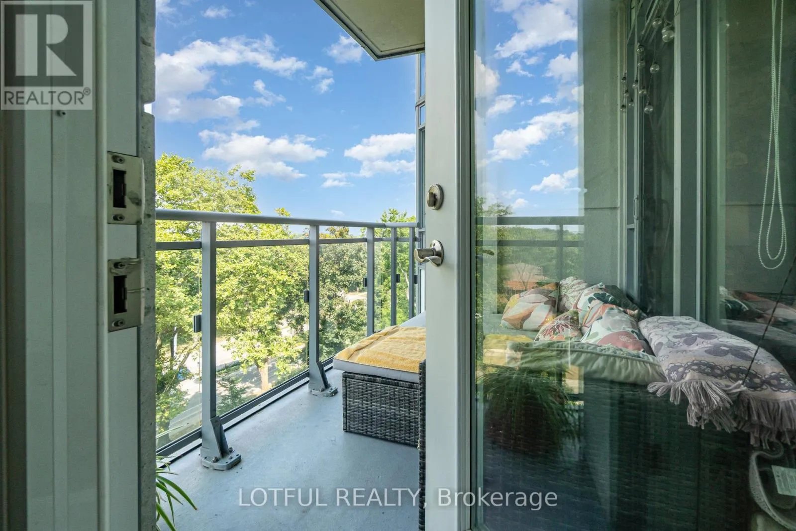711 - 3500 LAKESHORE ROAD W