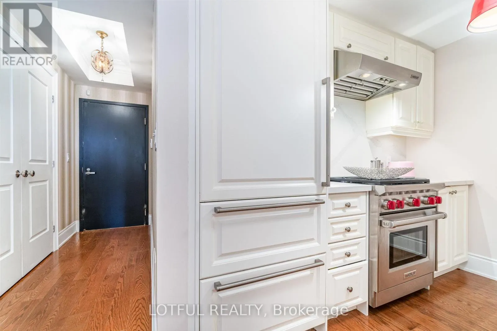 711 - 3500 LAKESHORE ROAD W