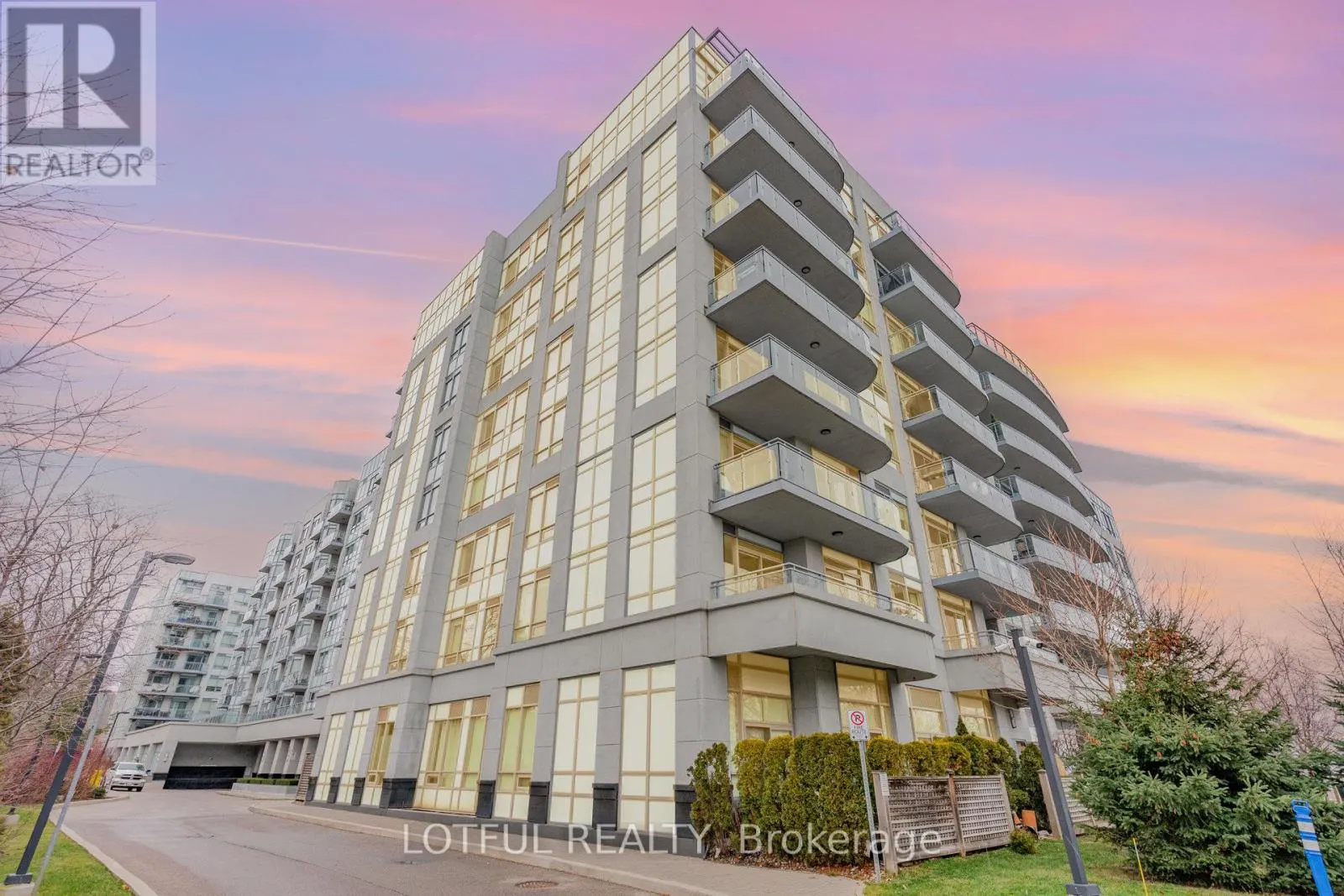 711 - 3500 LAKESHORE ROAD W