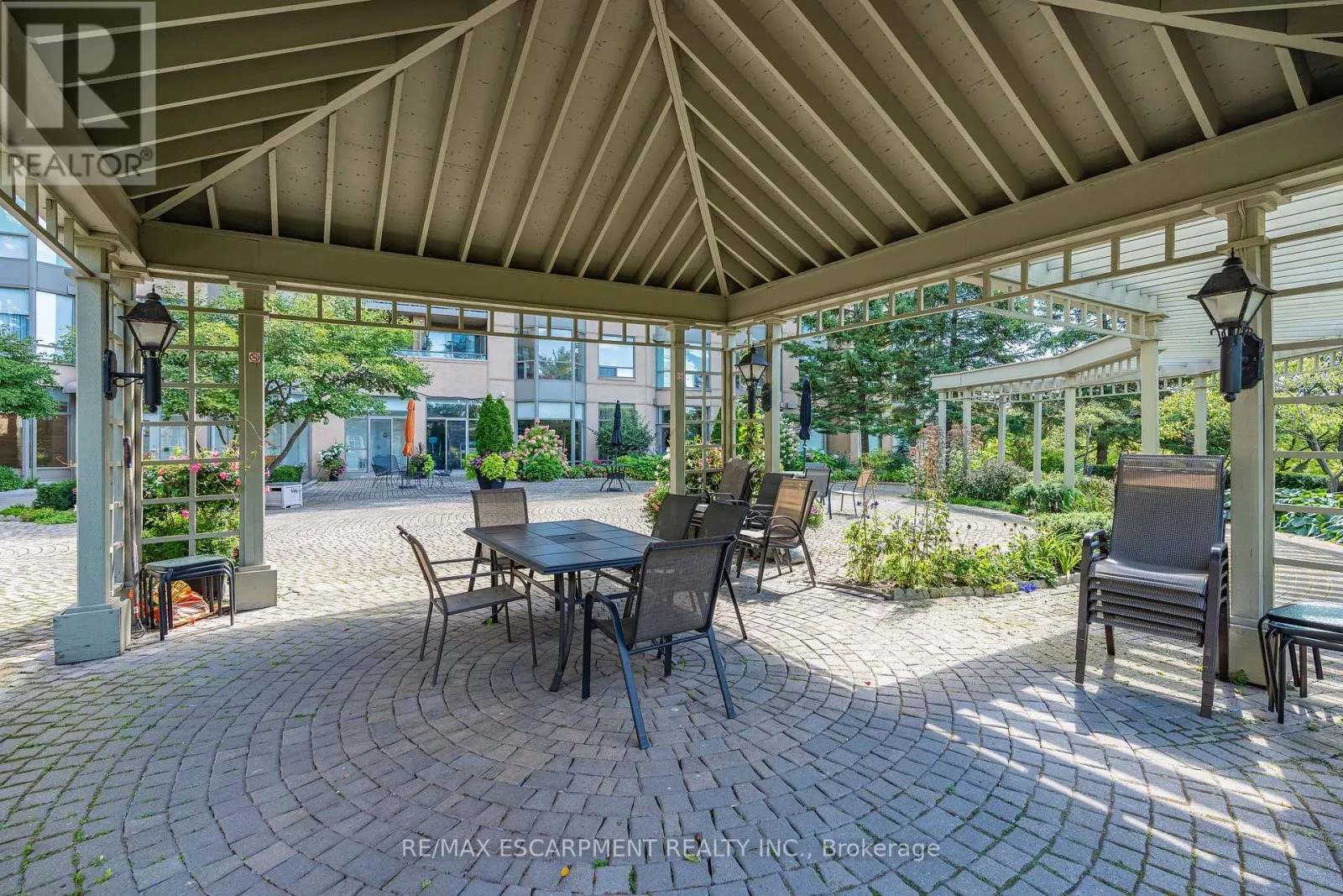805 - 2511 LAKESHORE ROAD W