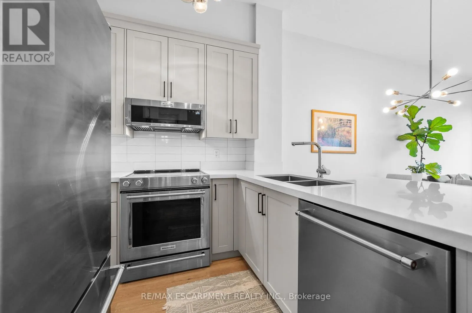 805 - 2511 LAKESHORE ROAD W