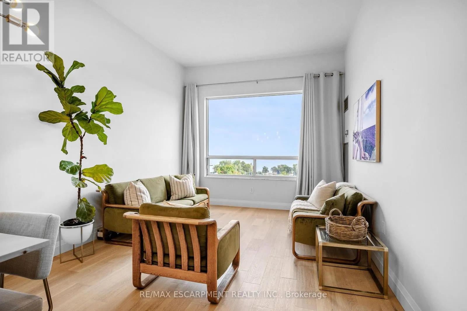 805 - 2511 LAKESHORE ROAD W