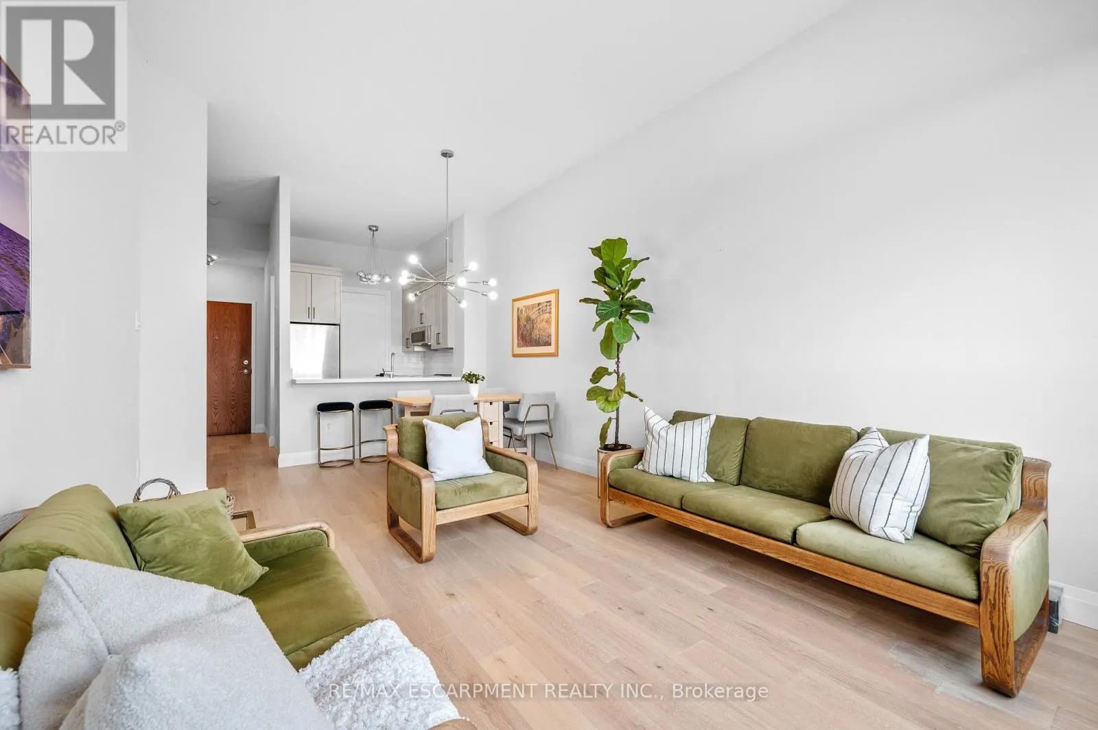 805 - 2511 LAKESHORE ROAD W