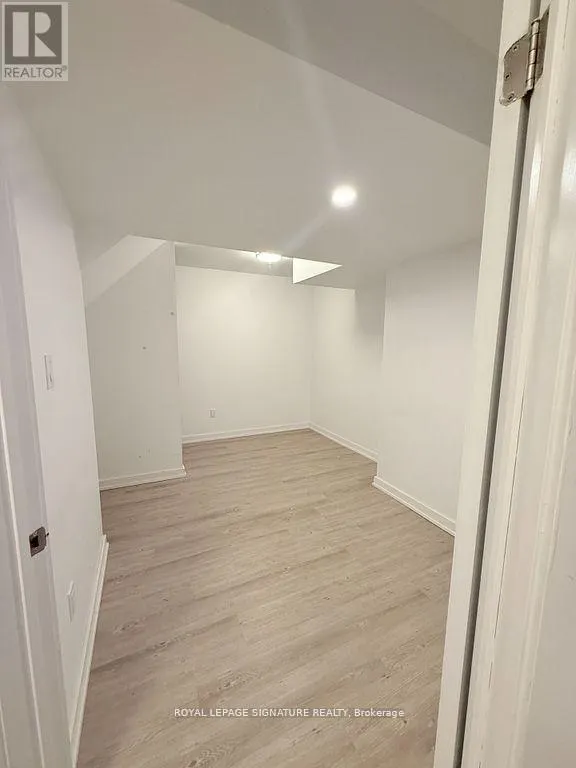 LOWER - 38 BURNHAMTHORPE ROAD W
