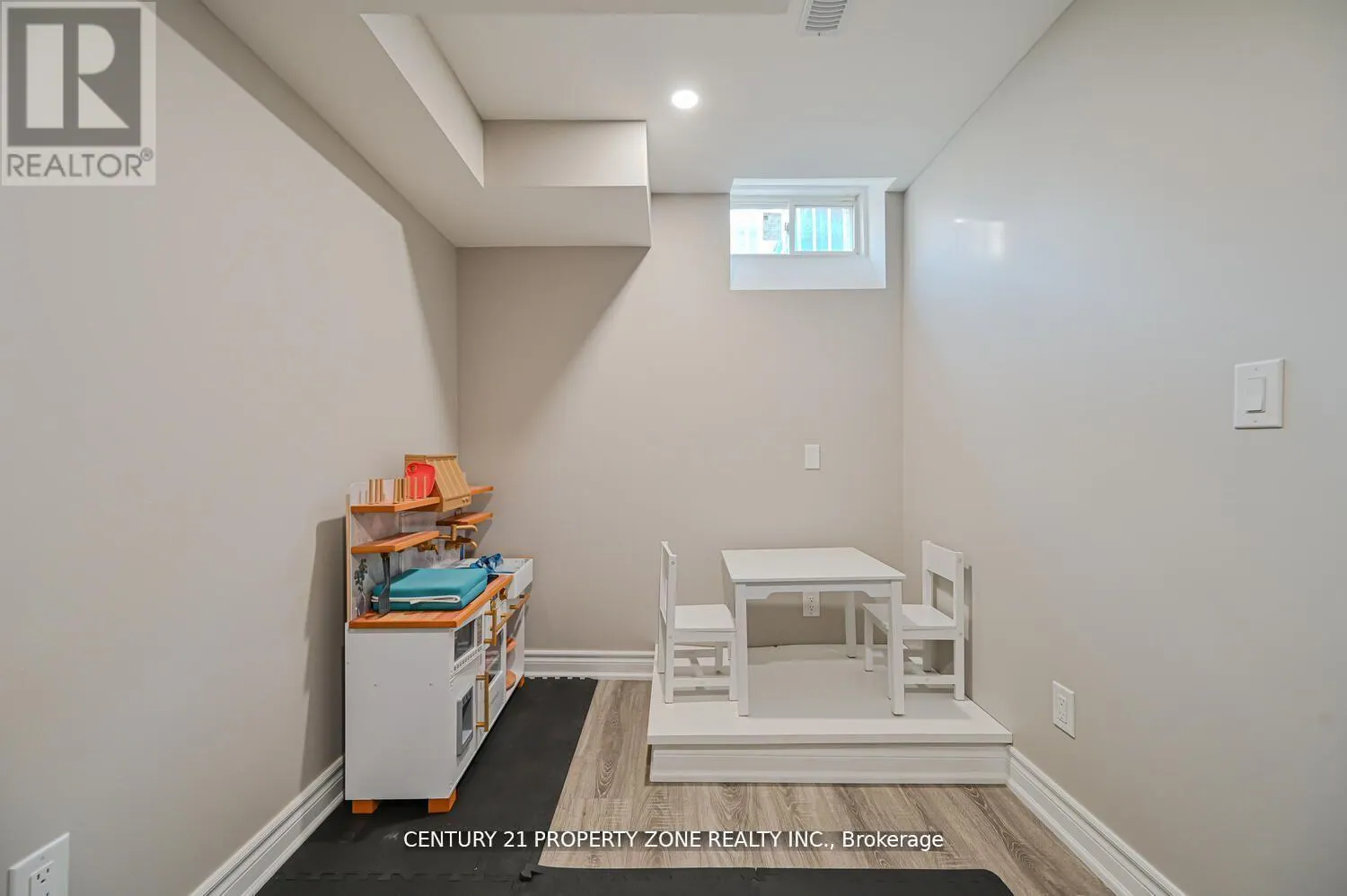 1544 LEGER WAY