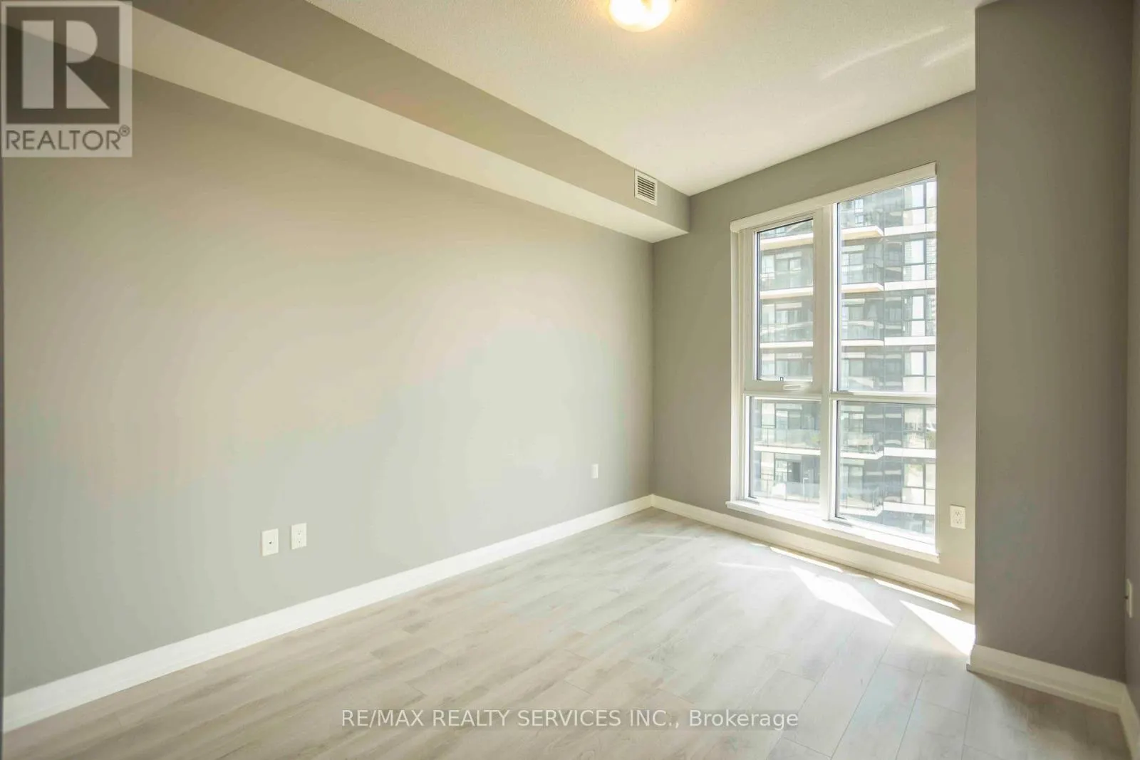 918 - 35 WATERGARDEN DRIVE W