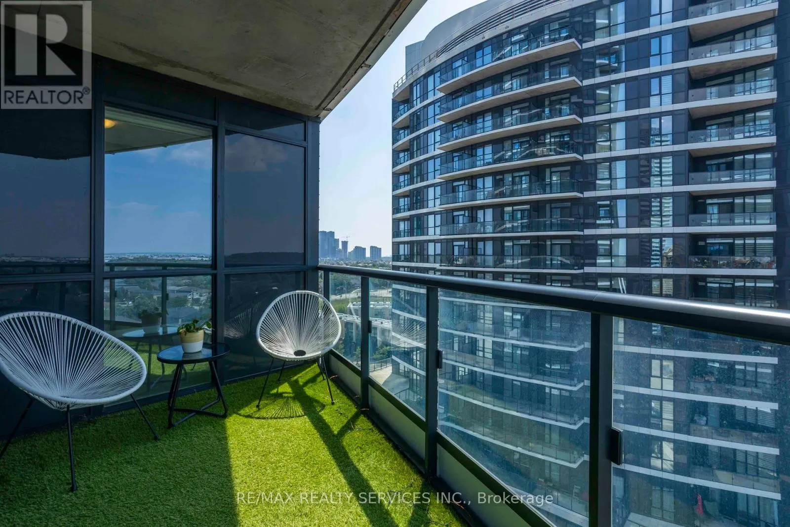 918 - 35 WATERGARDEN DRIVE W
