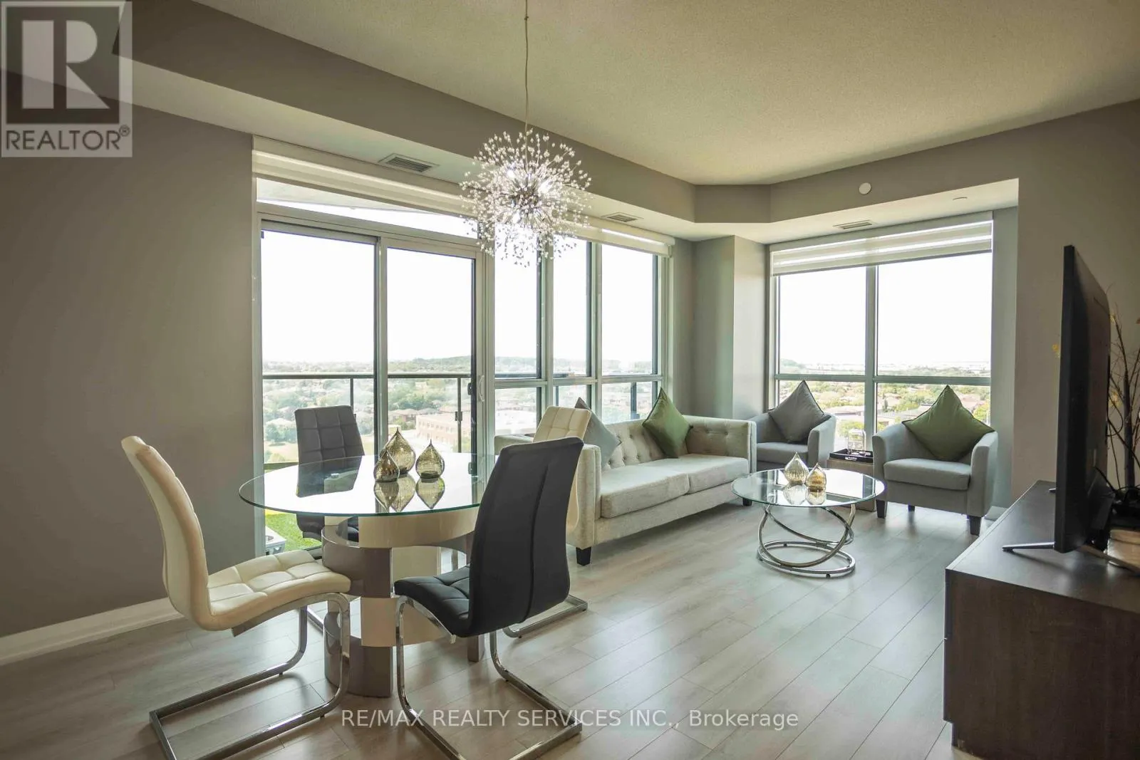 918 - 35 WATERGARDEN DRIVE W