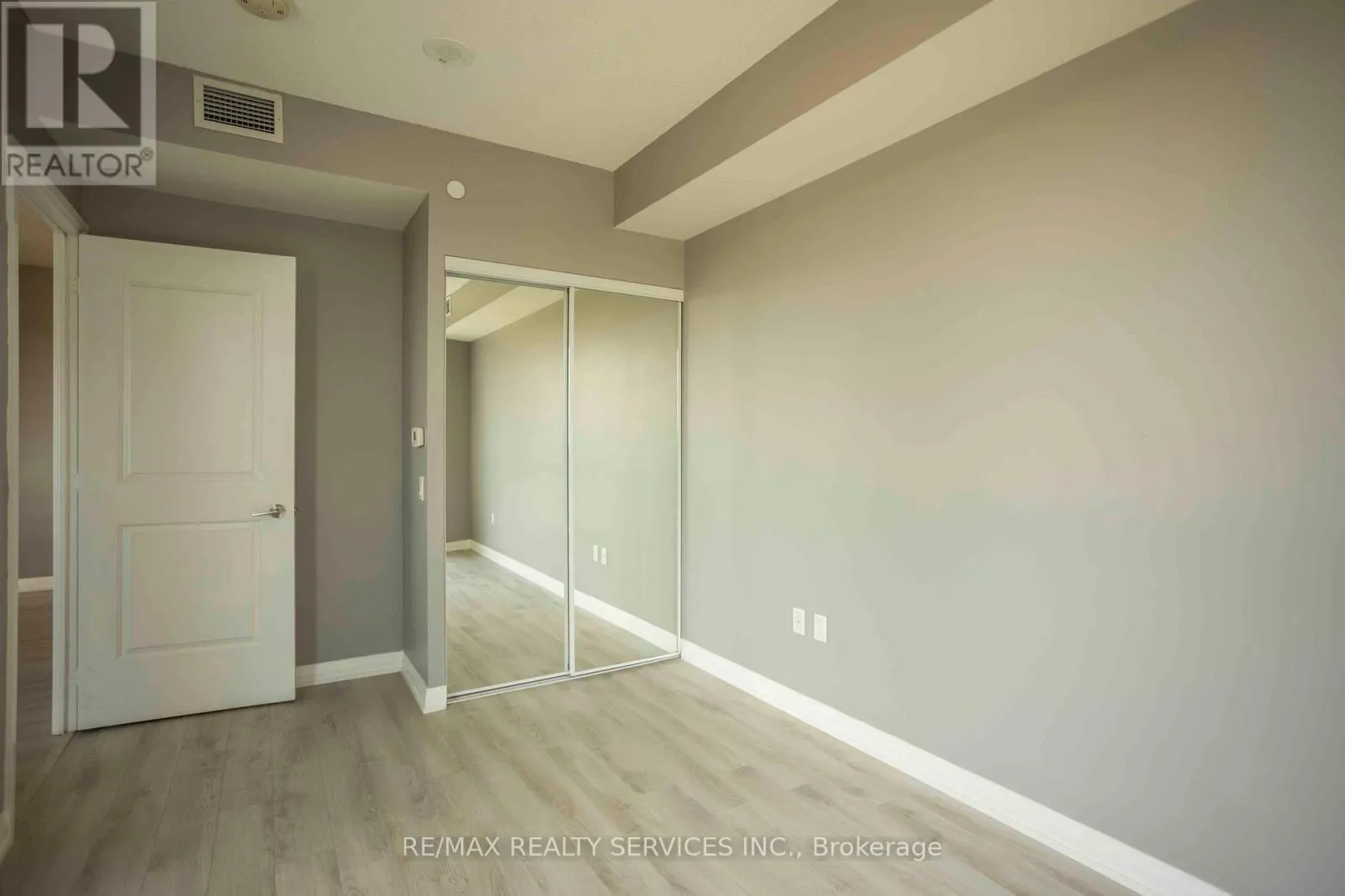 918 - 35 WATERGARDEN DRIVE W