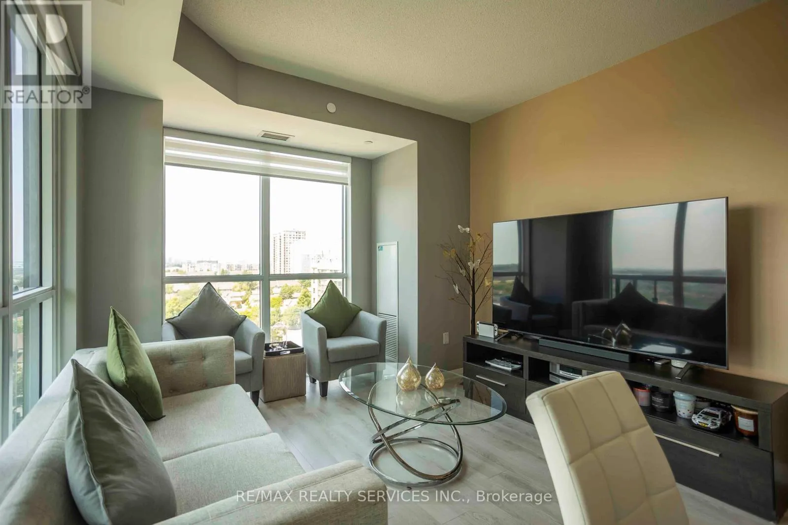 918 - 35 WATERGARDEN DRIVE W