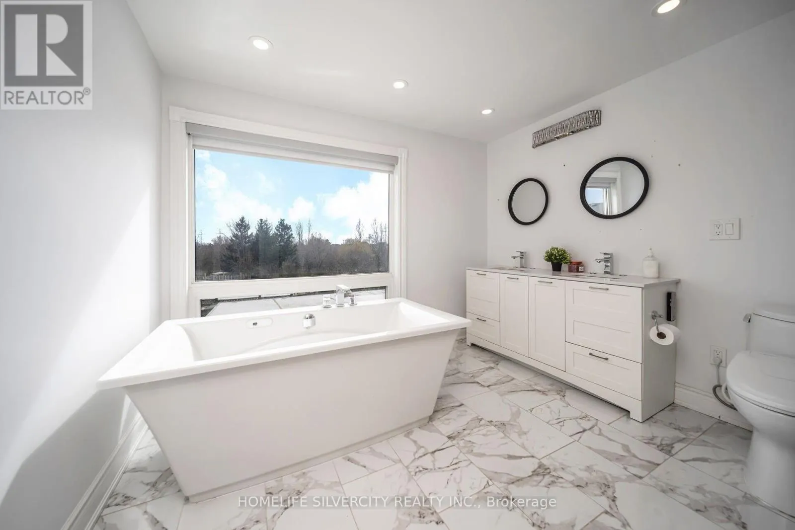 14 REMBRANDT CRESCENT