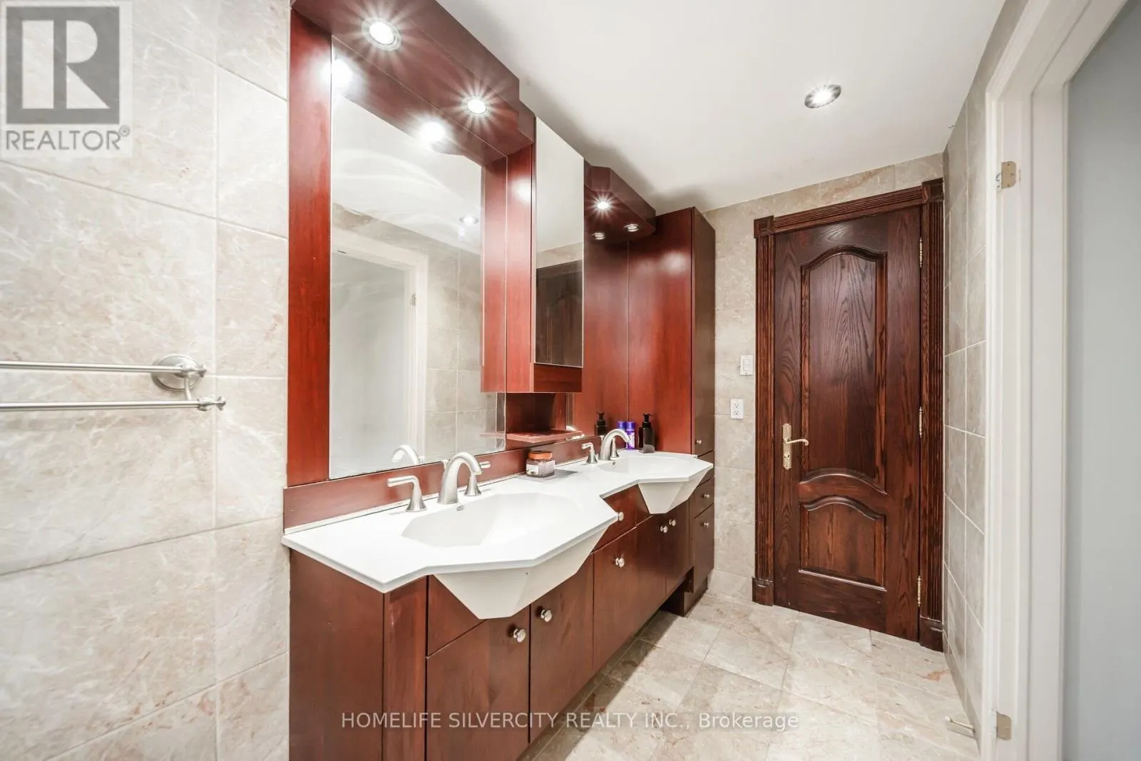 14 REMBRANDT CRESCENT