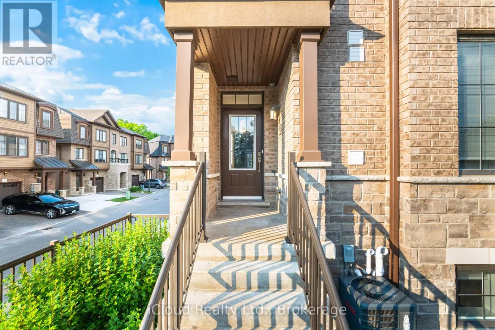 91 - 445 ONTARIO STREET