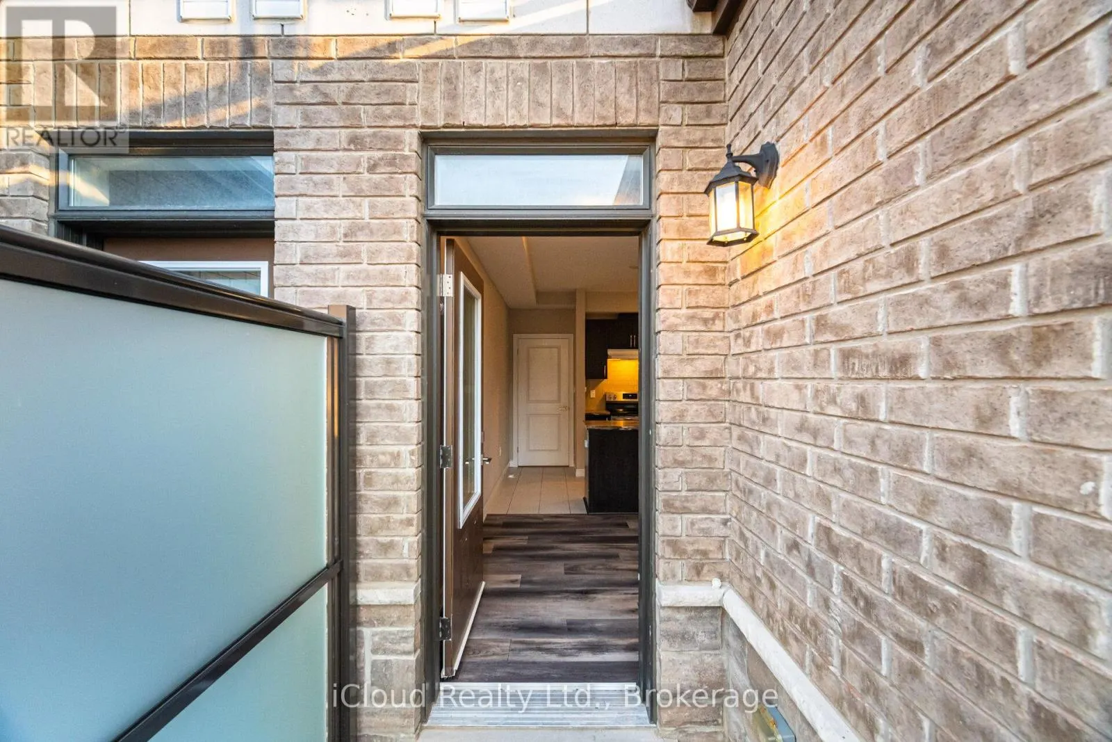 91 - 445 ONTARIO STREET