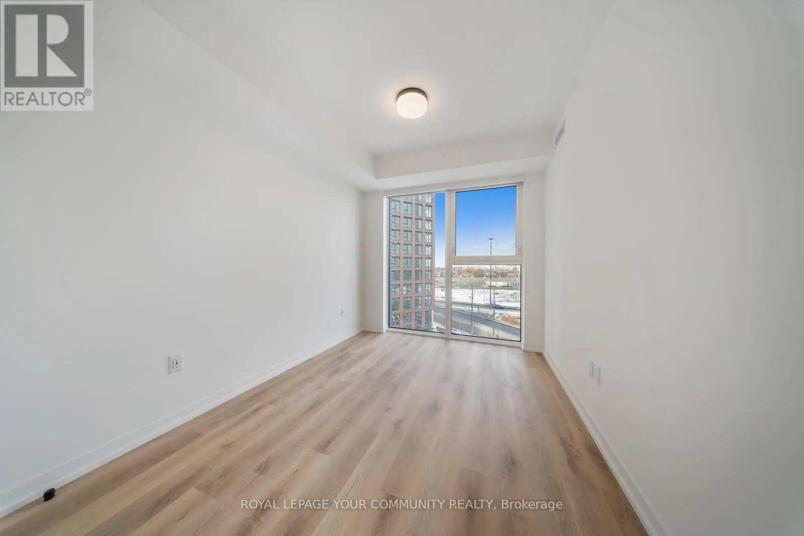 602 - 5 YORK GARDEN WAY