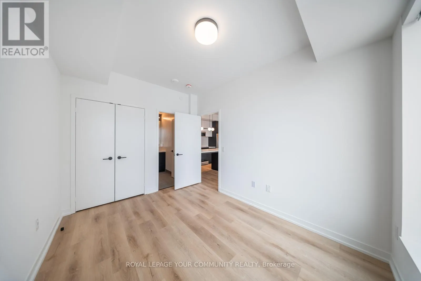 711 - 5 YORK GARDEN WAY