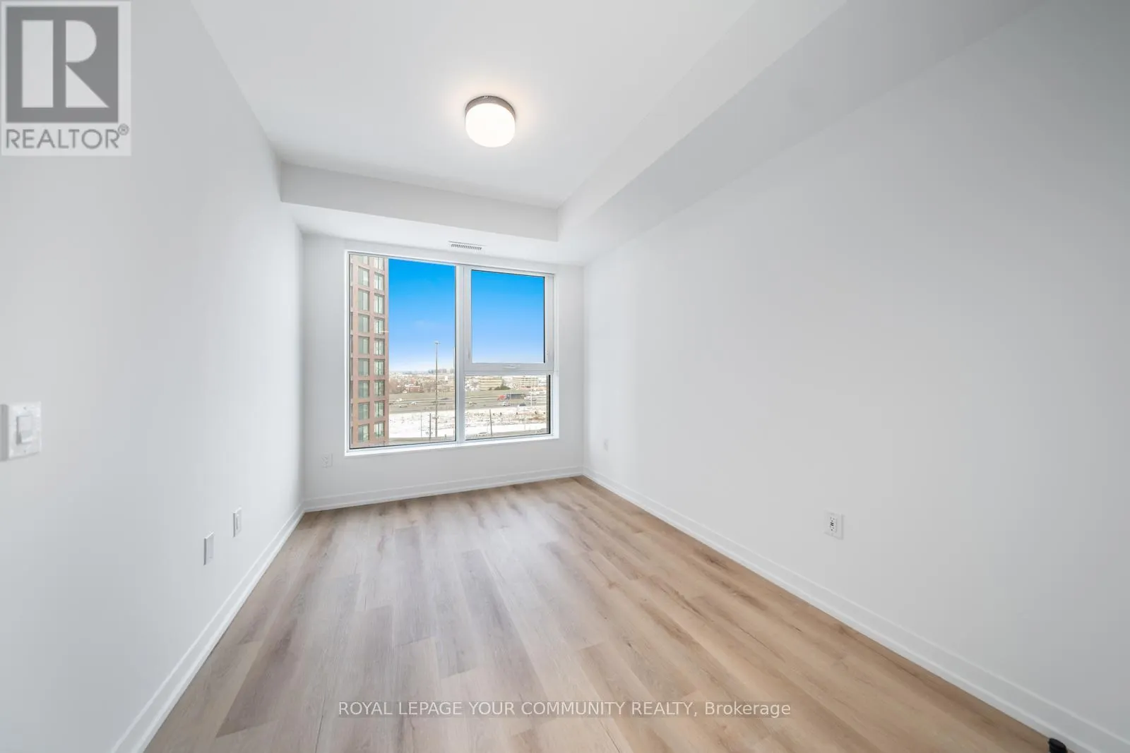 711 - 5 YORK GARDEN WAY