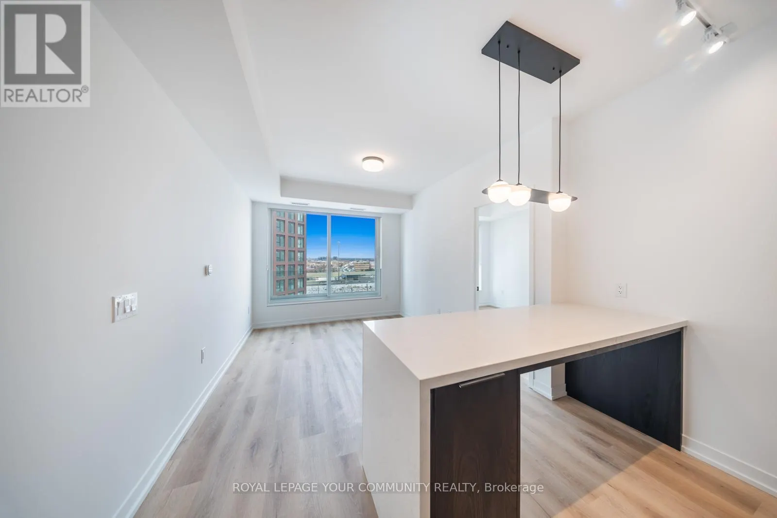 711 - 5 YORK GARDEN WAY