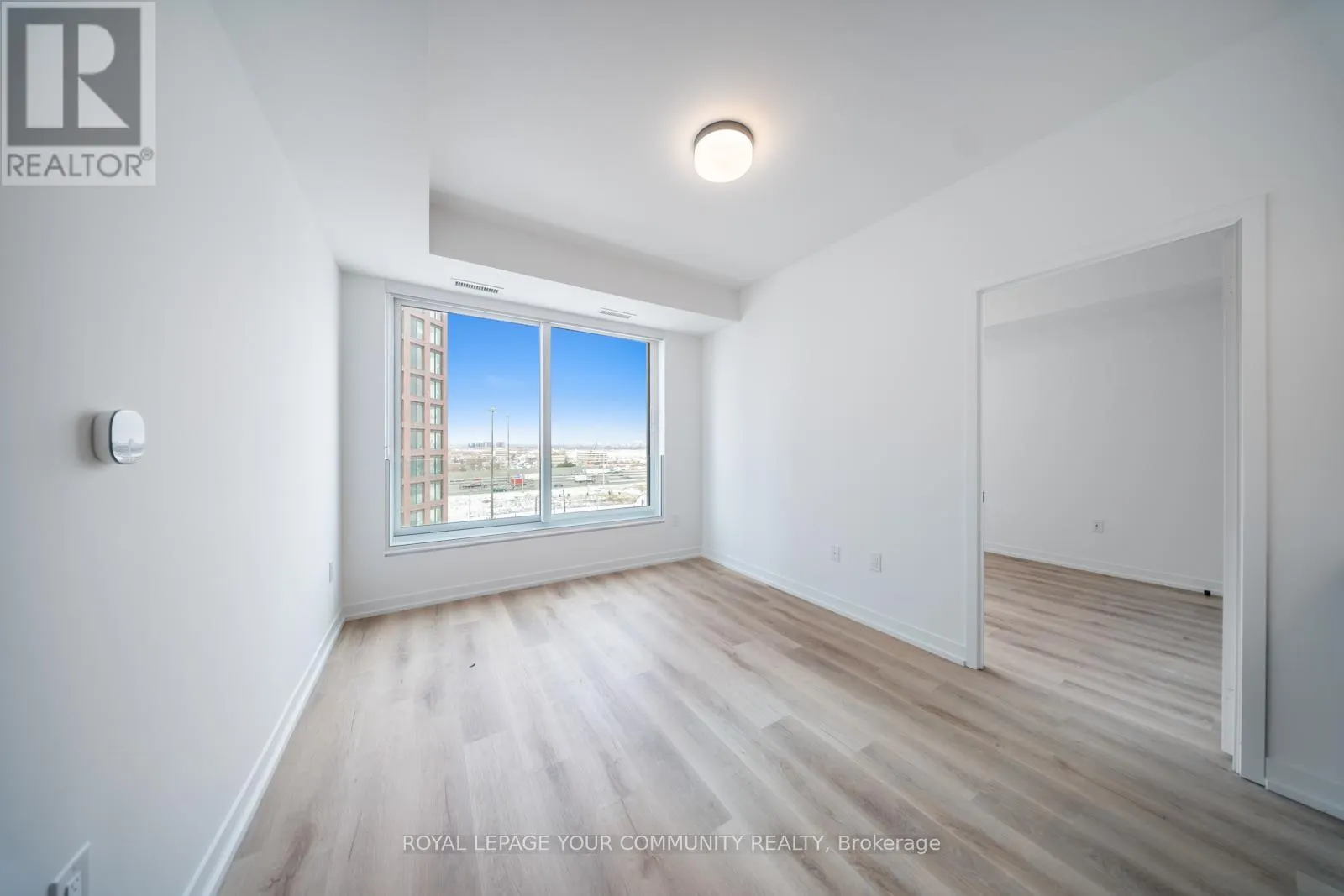 711 - 5 YORK GARDEN WAY