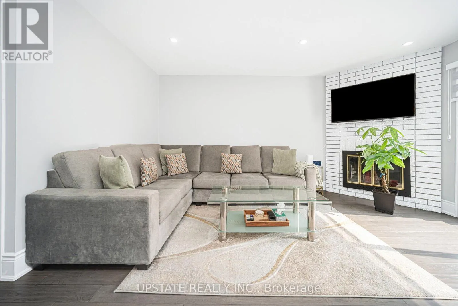 2 TREWARTHA CRESCENT