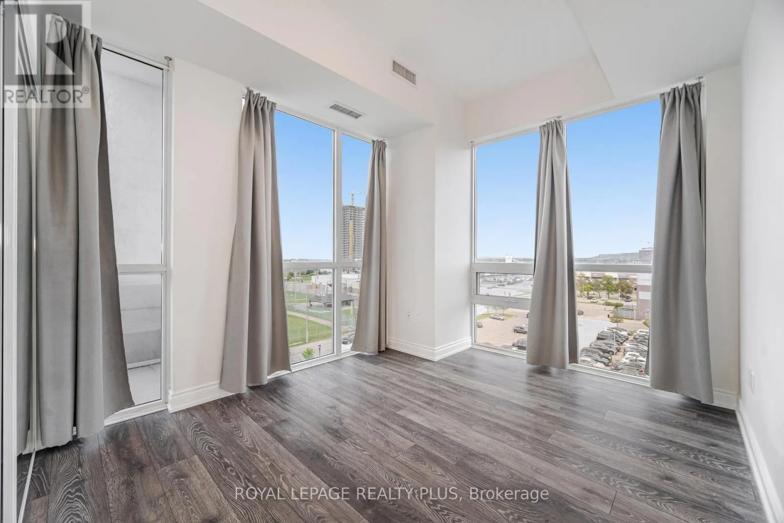 620 - 1050 MAIN STREET E