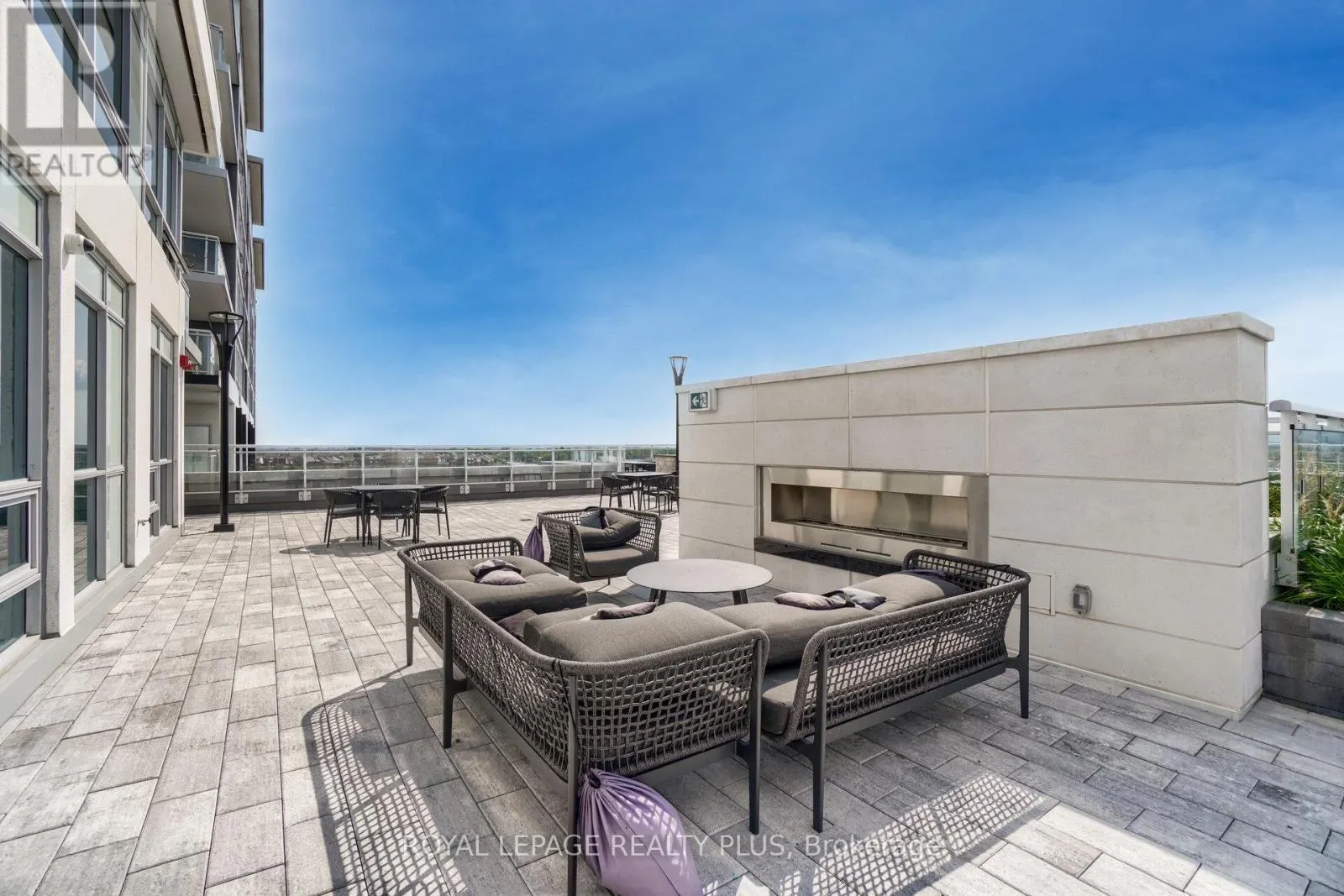 620 - 1050 MAIN STREET E