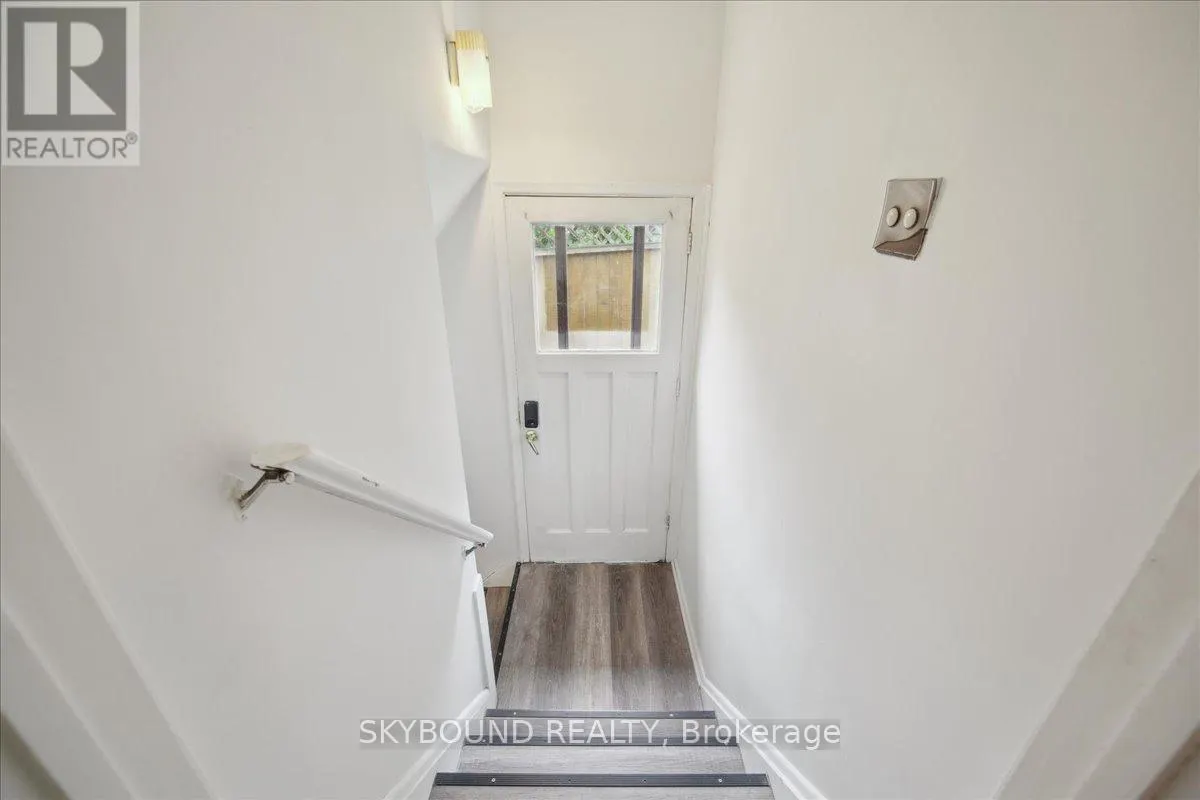 34 APPLEDALE ROAD