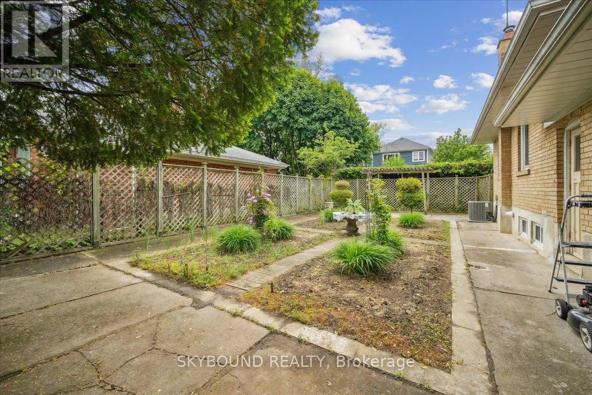 34 APPLEDALE ROAD