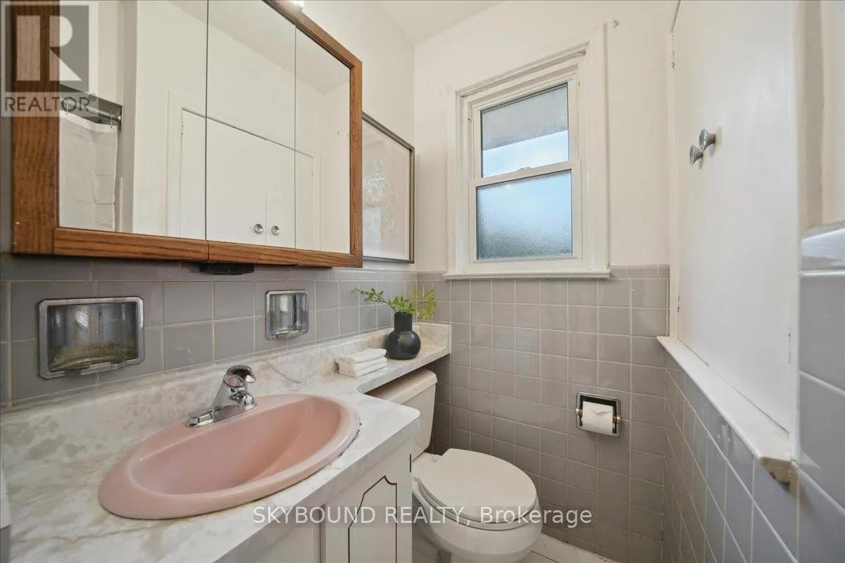 34 APPLEDALE ROAD
