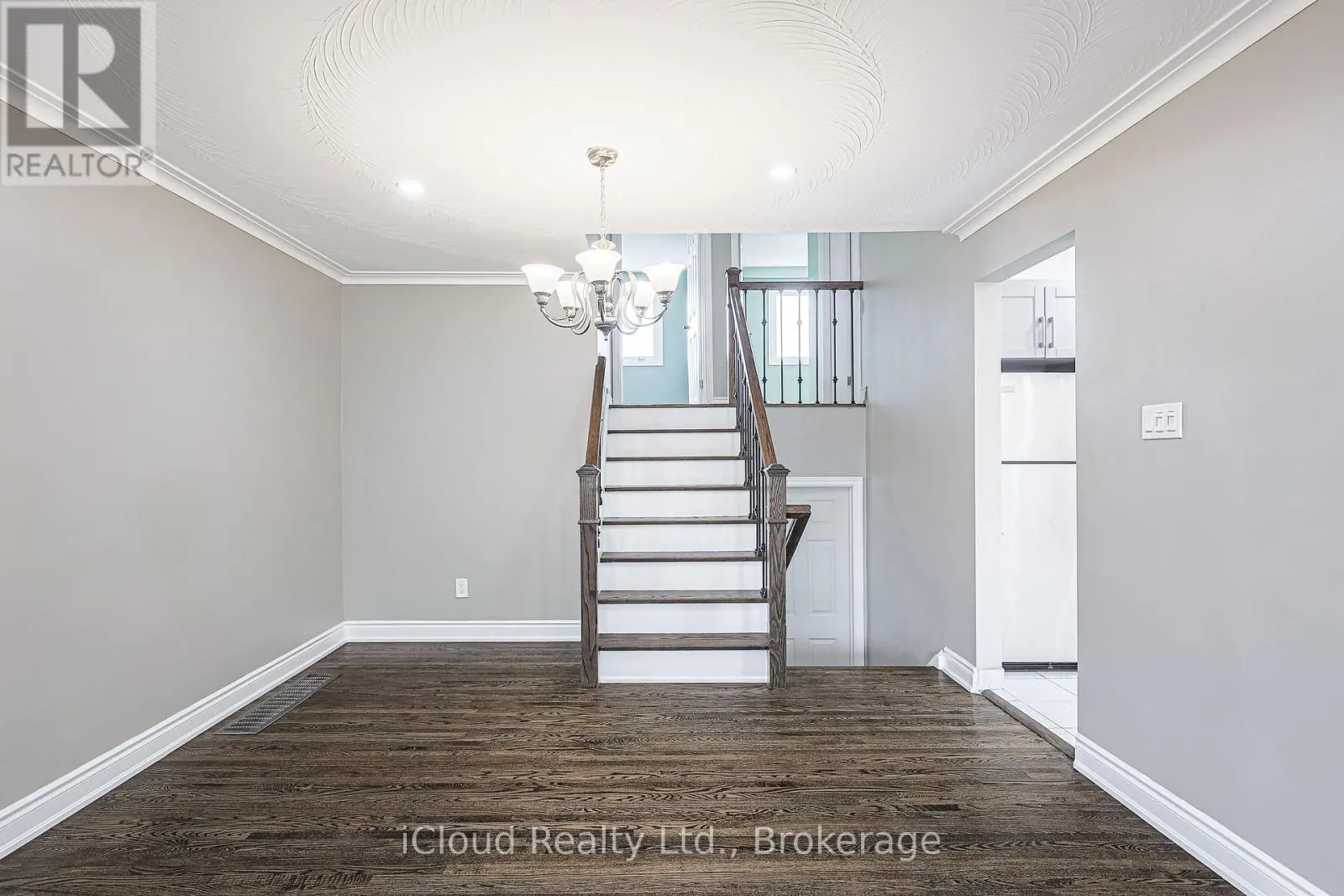 52 DELLBROOK CRESCENT