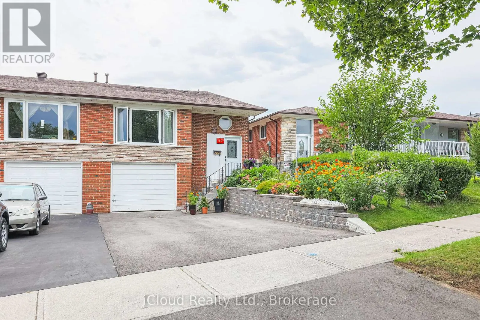 52 DELLBROOK CRESCENT