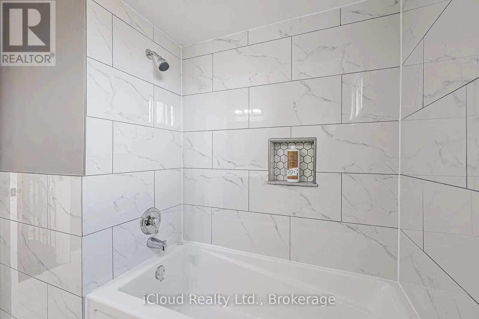 52 DELLBROOK CRESCENT