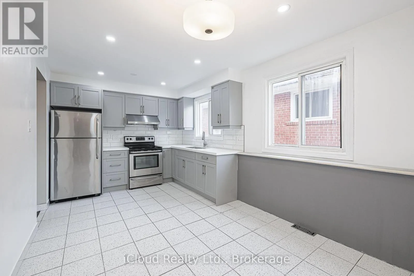 52 DELLBROOK CRESCENT