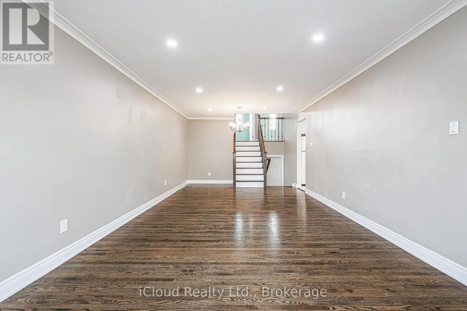 52 DELLBROOK CRESCENT