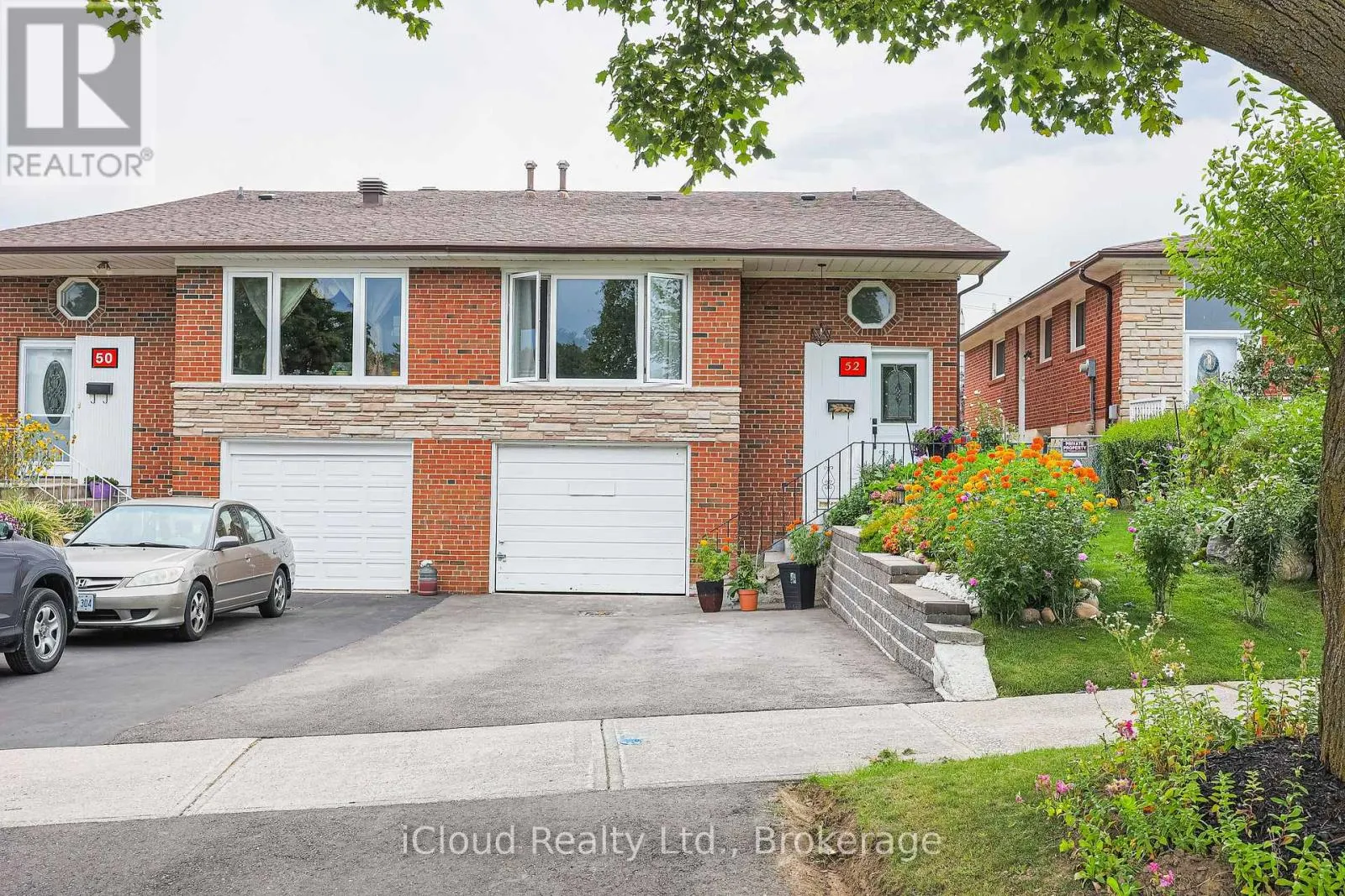 52 DELLBROOK CRESCENT