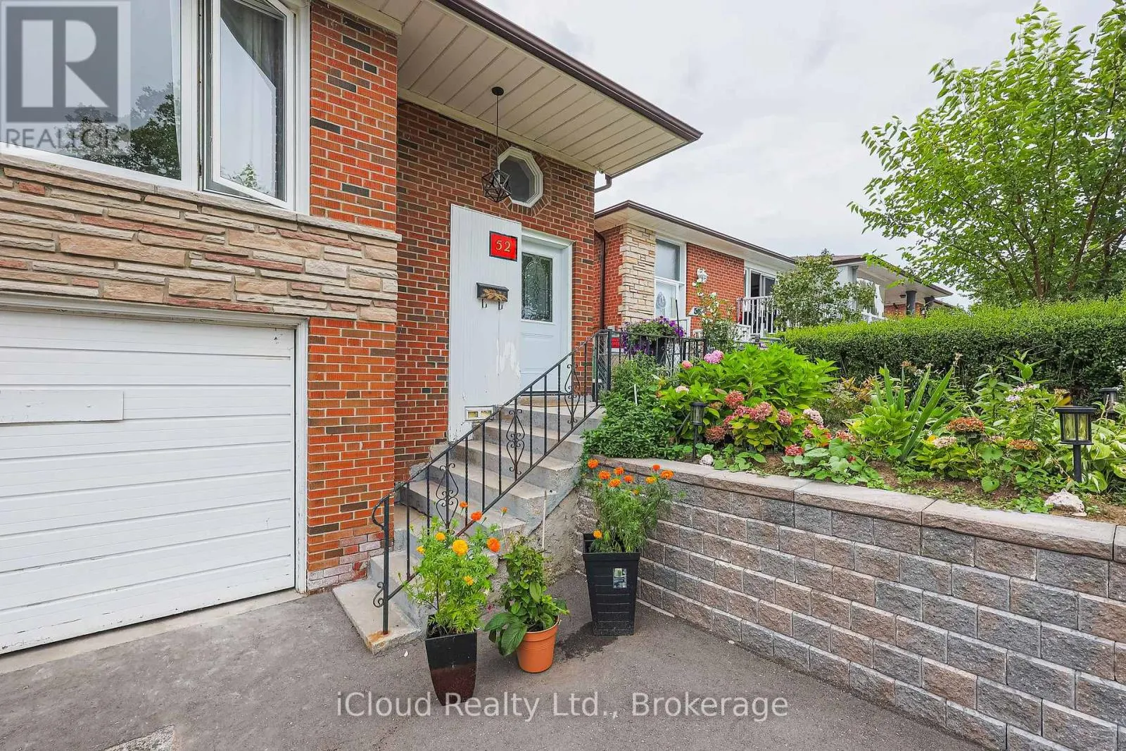52 DELLBROOK CRESCENT