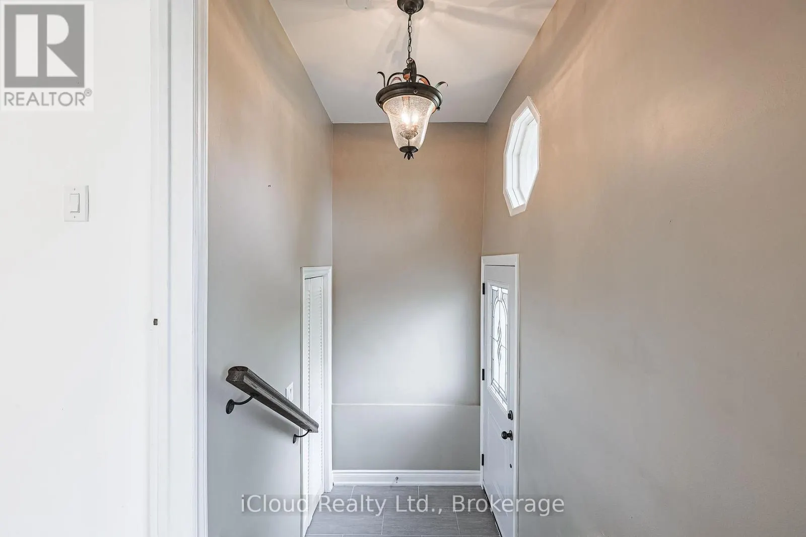 52 DELLBROOK CRESCENT