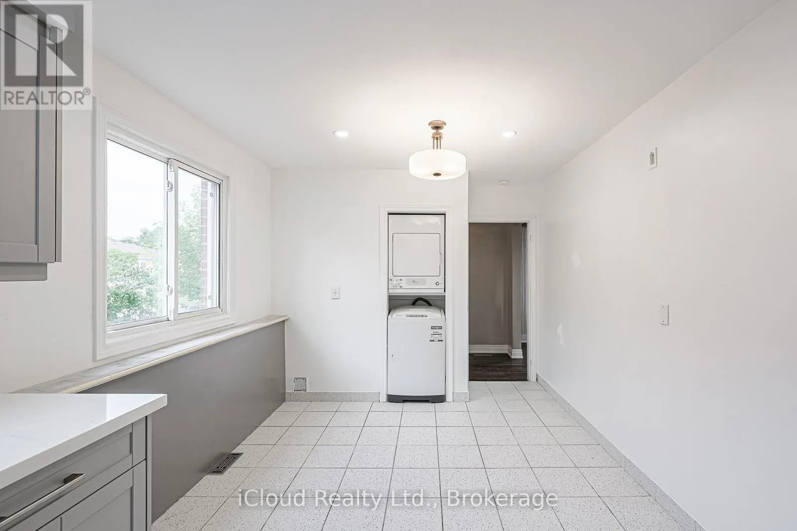 52 DELLBROOK CRESCENT