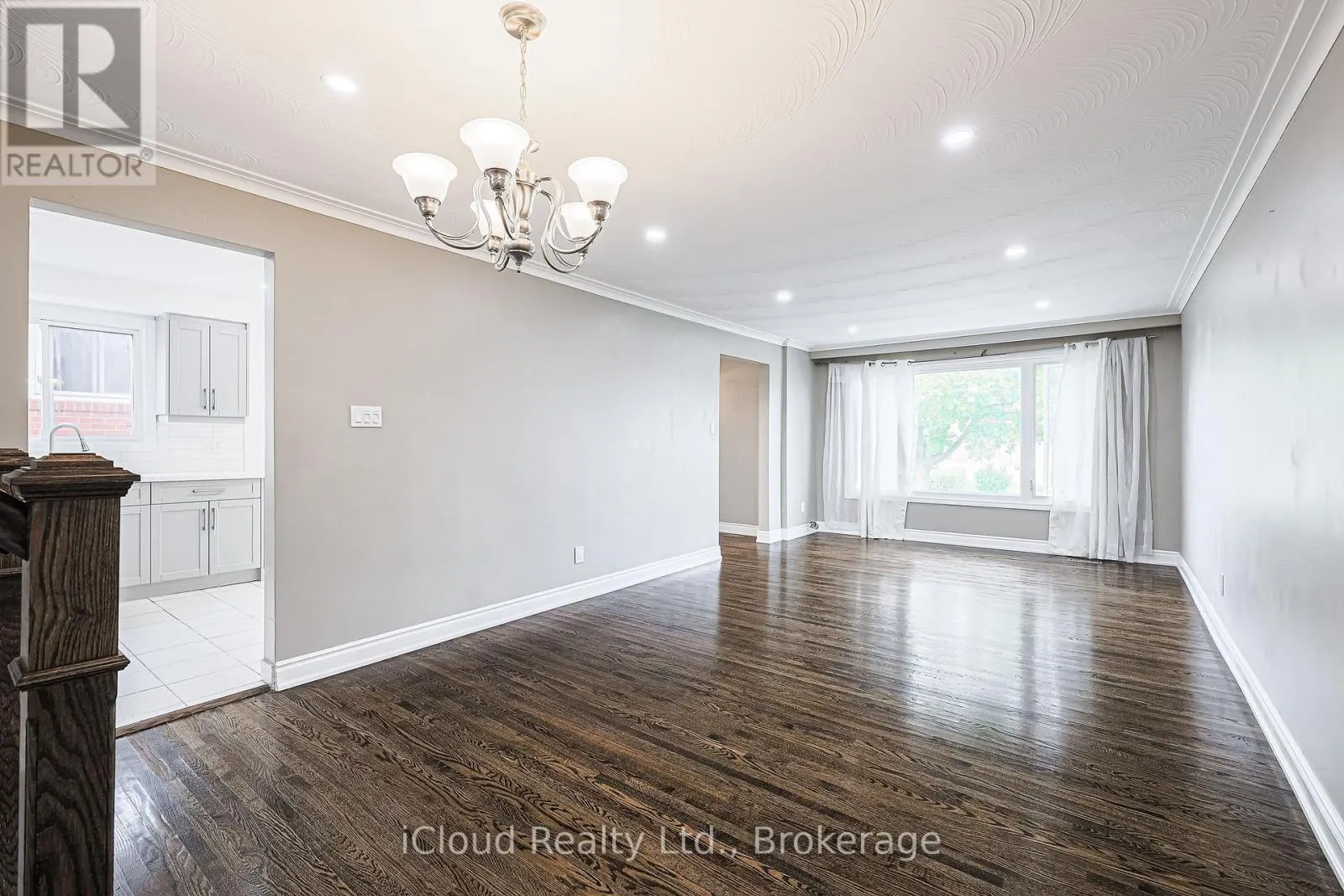 52 DELLBROOK CRESCENT